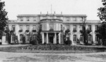 La villa sul lago Wannsee, presso Berlino, in cui il 20 gennaio 1942 si decise l’annientamento fisico della popolazione ebraica; (GHKW)
